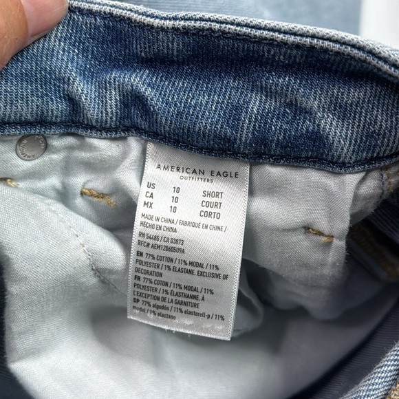 American Eagle Curvy Mom Jean Light Wash Size 10 Short - Picture 11 of 11